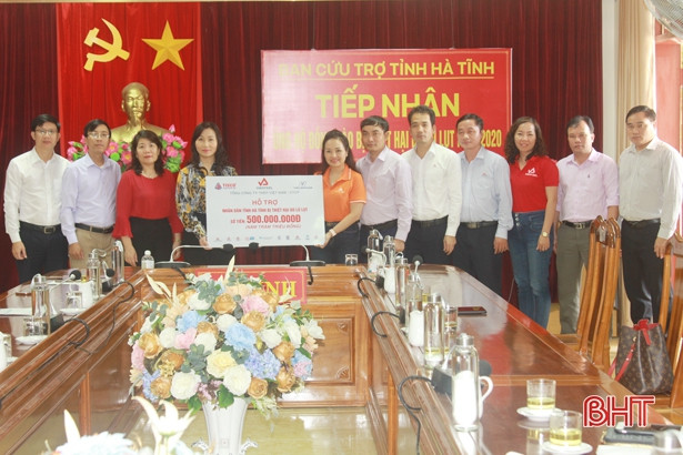 Nhiều tổ chức, doanh nghiệp tiếp tục hướng về Hà Tĩnh sau lũ