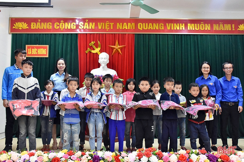 Nhiều tổ chức, doanh nghiệp tiếp tục hướng về Hà Tĩnh sau lũ