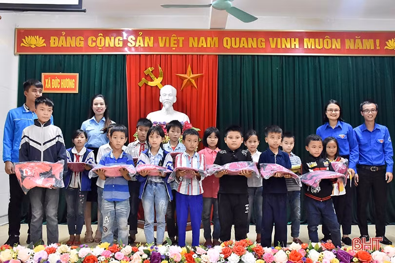 Nhiều tổ chức, doanh nghiệp tiếp tục hướng về Hà Tĩnh sau lũ