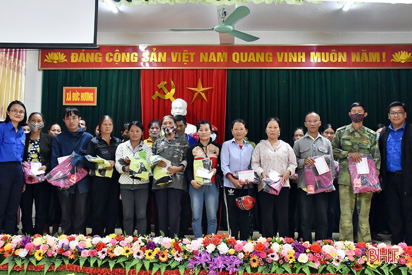 Nhiều tổ chức, doanh nghiệp tiếp tục hướng về Hà Tĩnh sau lũ