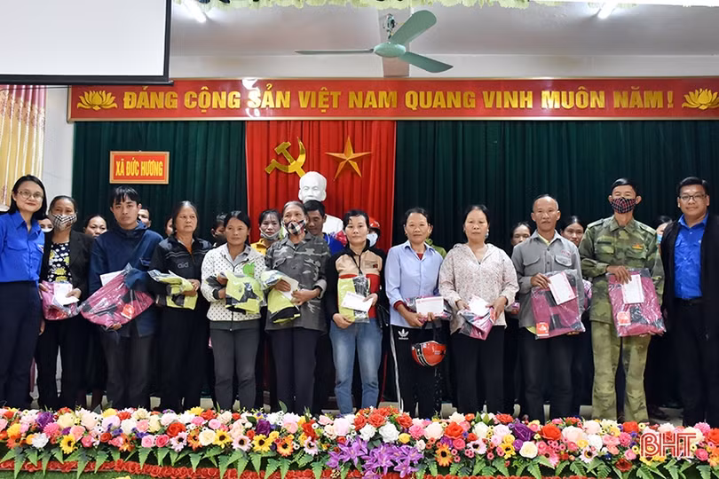 Nhiều tổ chức, doanh nghiệp tiếp tục hướng về Hà Tĩnh sau lũ