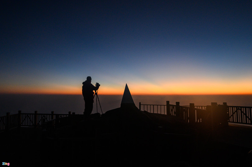 Dòng sông mây trên đỉnh núi cao nhất Việt Nam