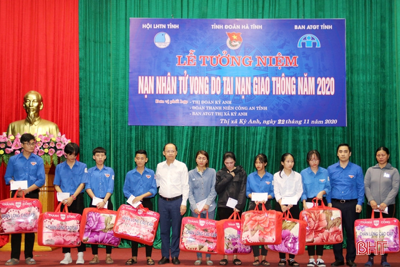 Tuổi trẻ Hà Tĩnh tưởng niệm nạn nhân tử vong do tai nạn giao thông