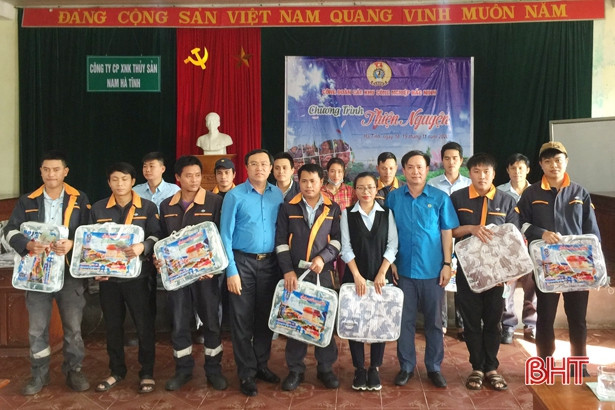 Các khu công nghiệp Bắc Ninh hỗ trợ 700 triệu đồng cho công nhân, người dân Hà Tĩnh