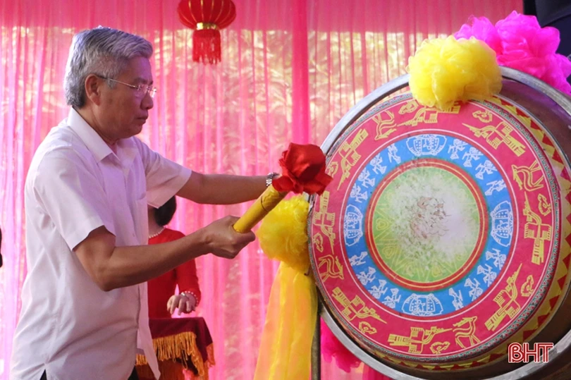 Tưng bừng khai hội Đền Cả - Dinh đô Quan Hoàng Mười ở Hà Tĩnh