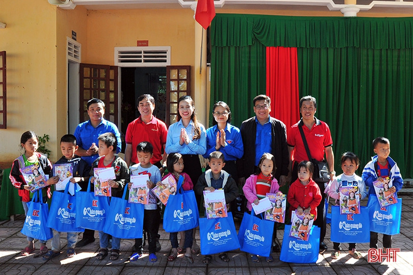 Nhiều tổ chức, doanh nghiệp tiếp tục hướng về Hà Tĩnh sau lũ