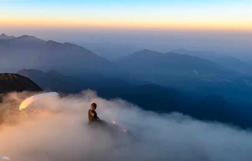 Dòng sông mây trên đỉnh núi cao nhất Việt Nam