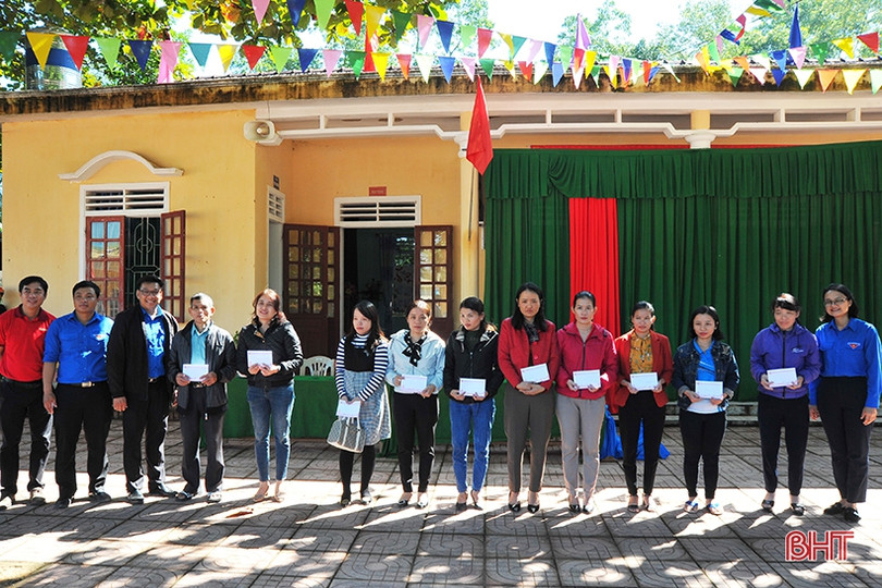 Nhiều tổ chức, doanh nghiệp tiếp tục hướng về Hà Tĩnh sau lũ