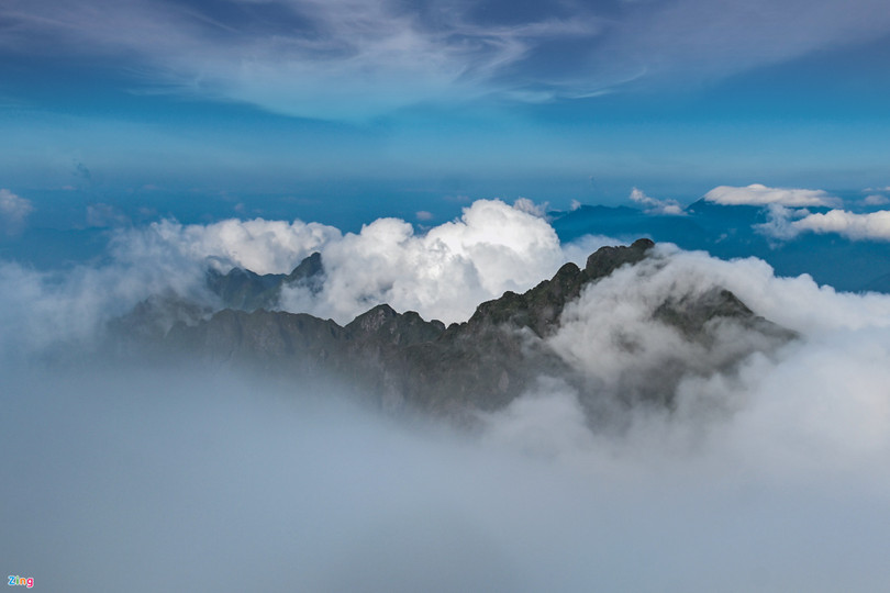Dòng sông mây trên đỉnh núi cao nhất Việt Nam