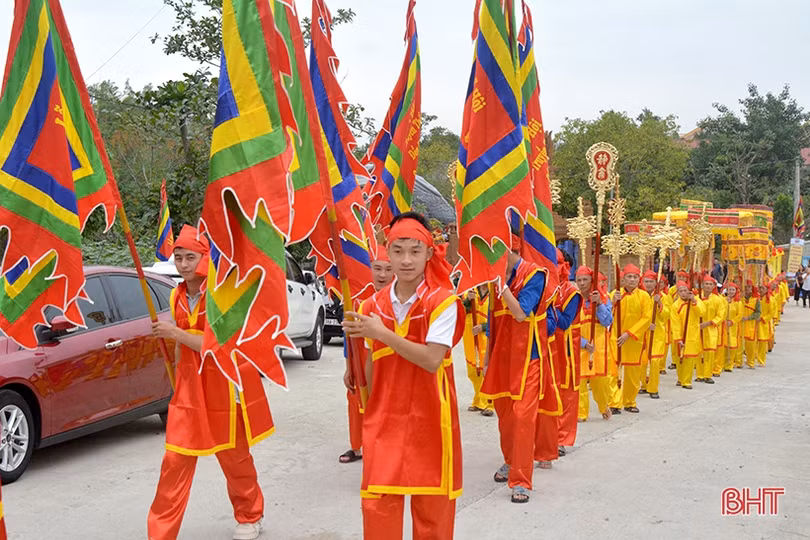 Tưng bừng khai hội Đền Cả - Dinh đô Quan Hoàng Mười ở Hà Tĩnh