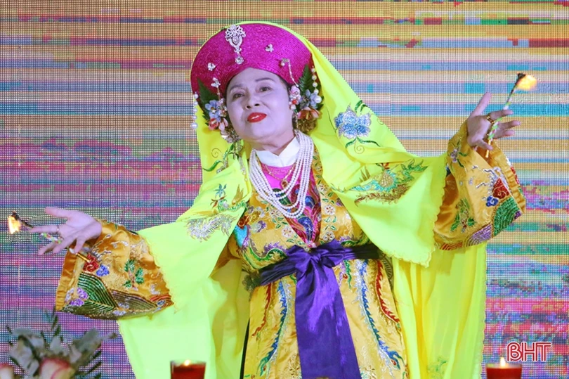 Tưng bừng khai hội Đền Cả - Dinh đô Quan Hoàng Mười ở Hà Tĩnh