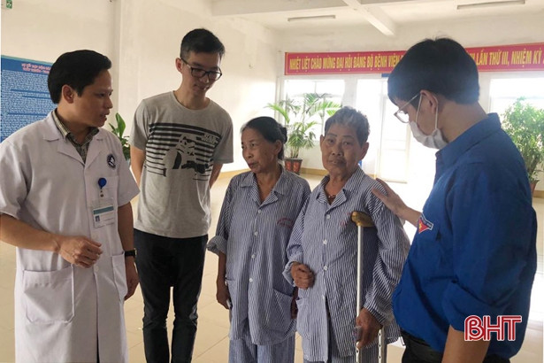 Chi đoàn Báo Hà Tĩnh trao 21 suất quà cho bệnh nhân tại TP Hà Tĩnh