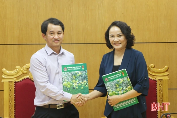 Gói vay 16.000 tỷ đồng trả lương lao động ngừng việc do Covid-19 chính thức được giải ngân tại Hà Tĩnh