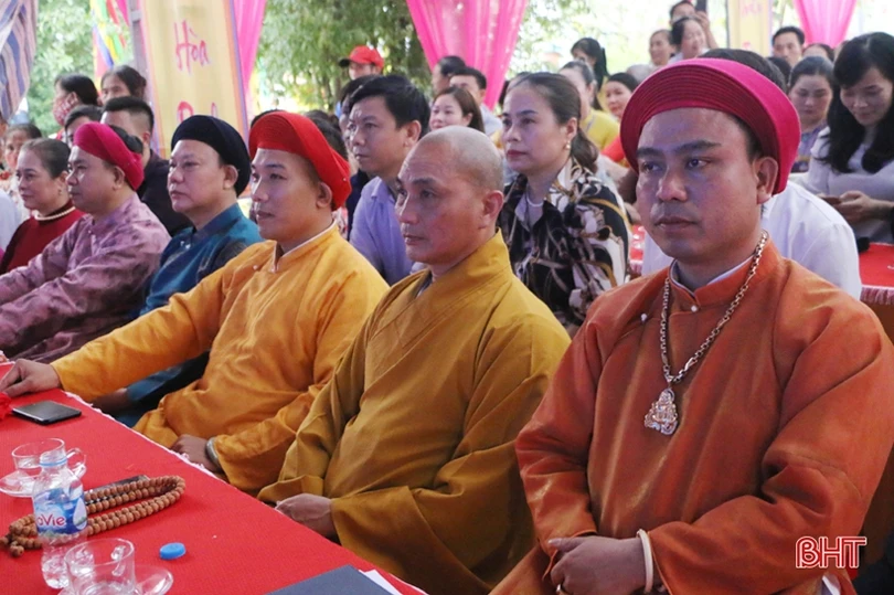 Tưng bừng khai hội Đền Cả - Dinh đô Quan Hoàng Mười ở Hà Tĩnh