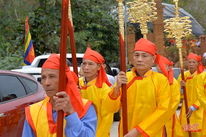 Tưng bừng khai hội Đền Cả - Dinh đô Quan Hoàng Mười ở Hà Tĩnh
