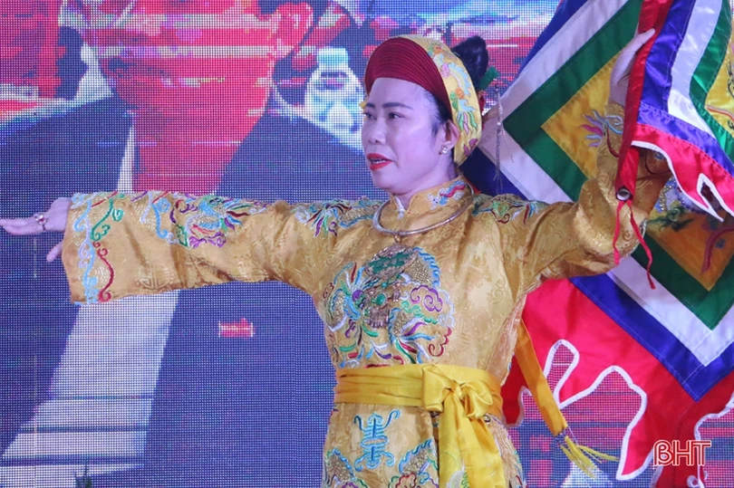 Tưng bừng khai hội Đền Cả - Dinh đô Quan Hoàng Mười ở Hà Tĩnh