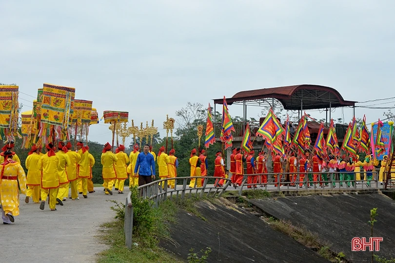 Tưng bừng khai hội Đền Cả - Dinh đô Quan Hoàng Mười ở Hà Tĩnh