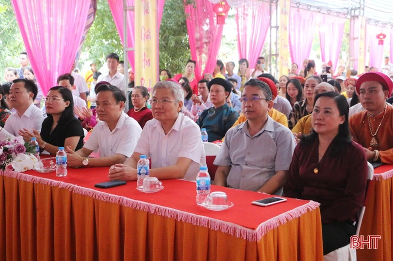 Tưng bừng khai hội Đền Cả - Dinh đô Quan Hoàng Mười ở Hà Tĩnh