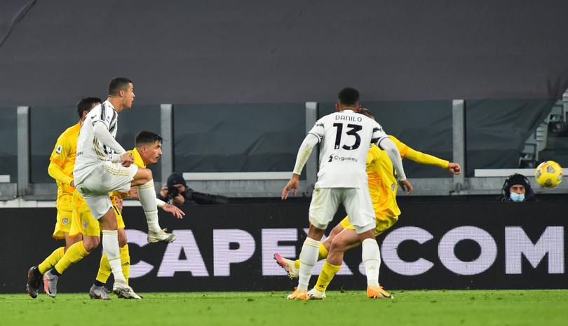 Ronaldo lập cú đúp bàn thắng trong 4 phút