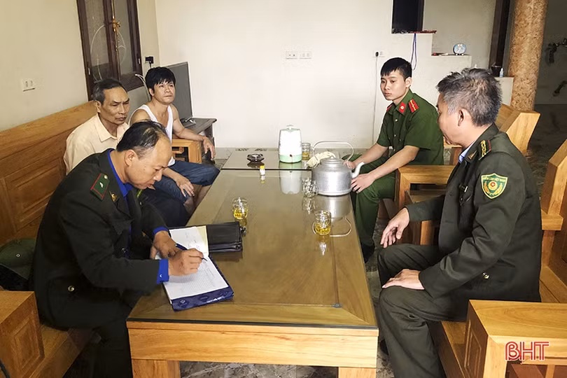 Thả trăn gấm quý hiếm nặng 35 kg về môi trường tự nhiên