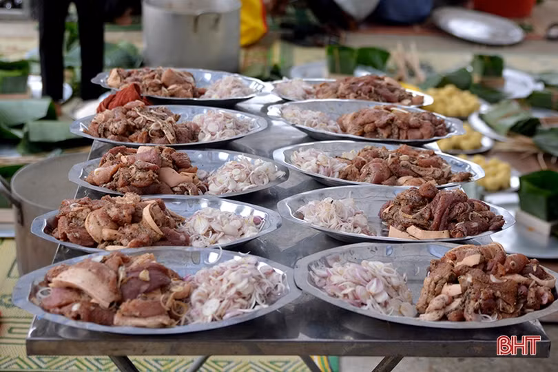 Gói 1.200 bánh chưng dâng lên Lễ hội đền Cả - Dinh đô quan Hoàng Mười