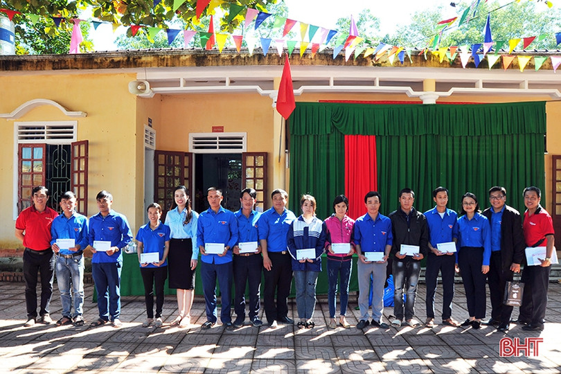 Nhiều tổ chức, doanh nghiệp tiếp tục hướng về Hà Tĩnh sau lũ