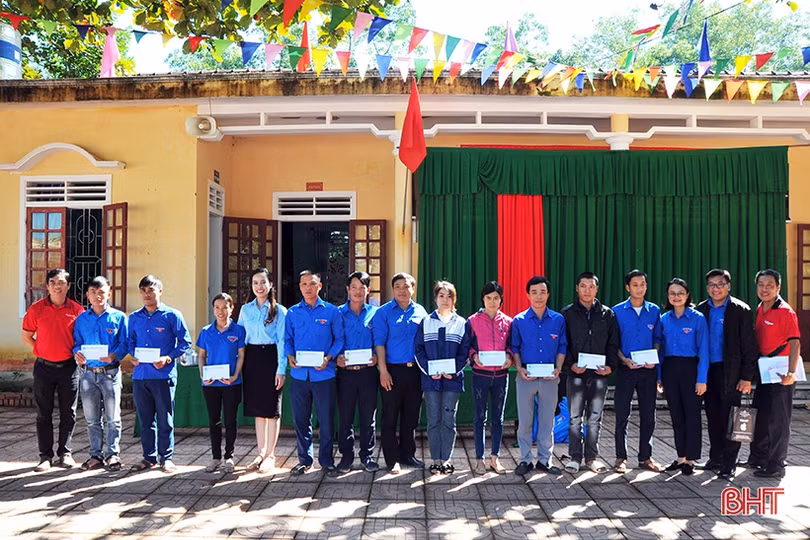 Nhiều tổ chức, doanh nghiệp tiếp tục hướng về Hà Tĩnh sau lũ