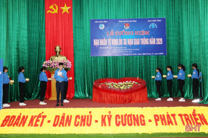 Tuổi trẻ Hà Tĩnh tưởng niệm nạn nhân tử vong do tai nạn giao thông