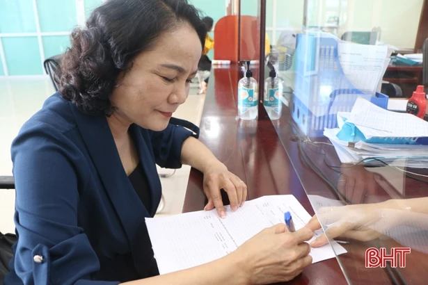 Gói vay 16.000 tỷ đồng trả lương lao động ngừng việc do Covid-19 chính thức được giải ngân tại Hà Tĩnh