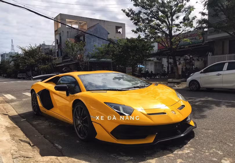 Cận cảnh siêu phẩm Lamborghini Aventador SVJ vừa “cập bến” Việt Nam