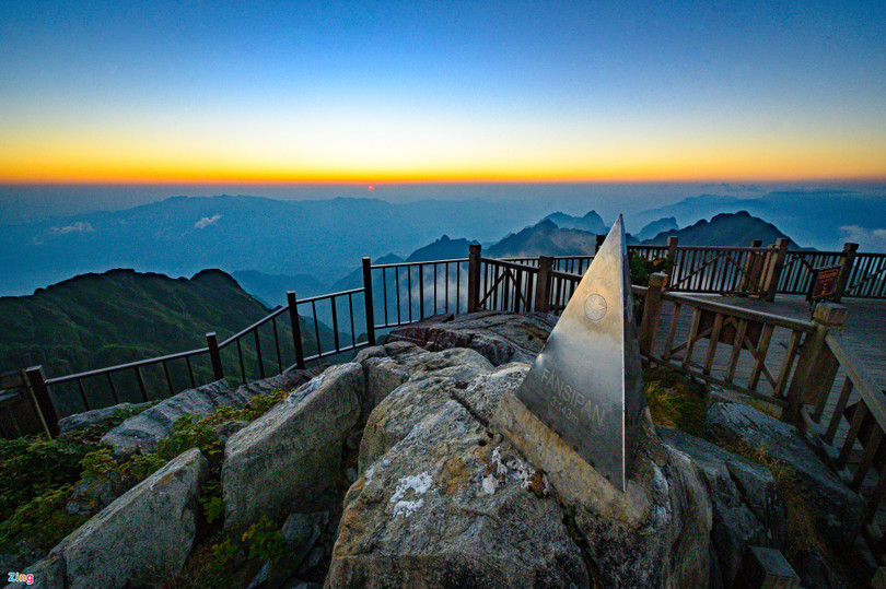 Dòng sông mây trên đỉnh núi cao nhất Việt Nam