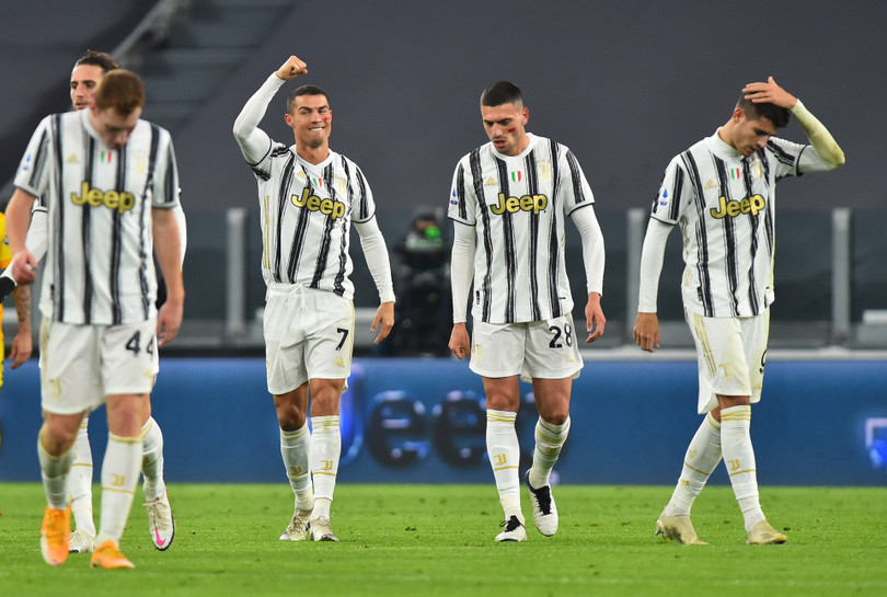 Ronaldo lập cú đúp bàn thắng trong 4 phút