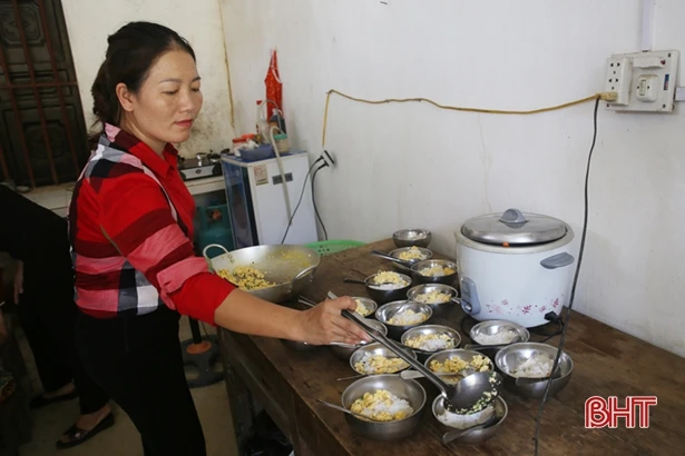 Cô giáo ở Hà Tĩnh làm hiệu trưởng 2 điểm trường cách nhau... 23km