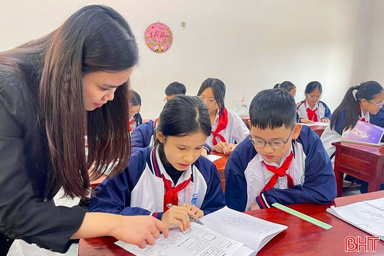 Giáo viên Hà Tĩnh dùng AI "phổ nhạc" cho kiến thức Toán học