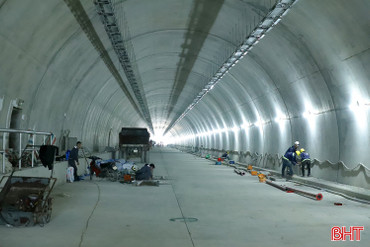 Nước rút thông xe kỹ thuật hầm Đèo Ngang nối Hà Tĩnh và Quảng Trị