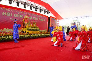 Trang nghiêm Lễ giỗ Đức thánh Hoàng Mười 