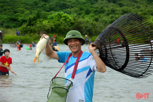 Vui hội đánh cá Vực Rào ở Hà Tĩnh