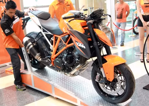 Chiếc Super Duke đầu tiên tại Việt Nam.