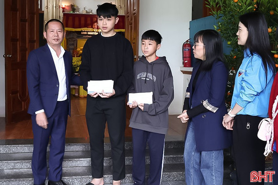 Hơn 170 triệu đồng đến với 2 hoàn cảnh khó khăn trong ngày mùng 3 Tết 