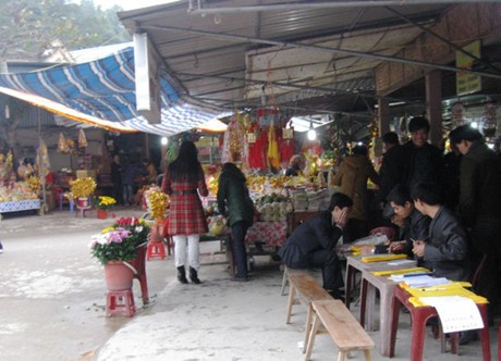 Viết sớ, hàng mã là hai dịch vụ ăn theo phát triển cực nhanh