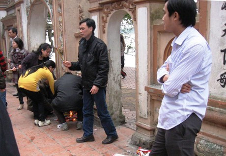 Ở đâu cũng có thể... châm hương