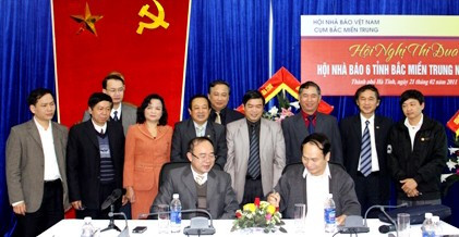 Lãnh đạo HNB 6 tỉnh Bắc miền Trung ký giao ước thi đua