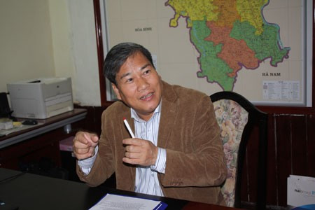 Ông Lê Xuân Rao trao đổi về cuộc họp sáng nay