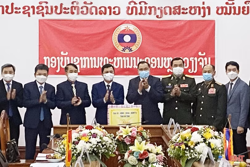 Hà Tĩnh nhận bàn giao hài cốt liệt sỹ hy sinh tại Thủ đô Viêng Chăn