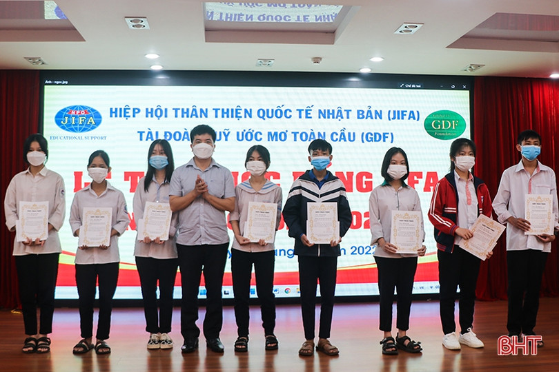 JIFA trao 102 suất học bổng cho học sinh Hà Tĩnh