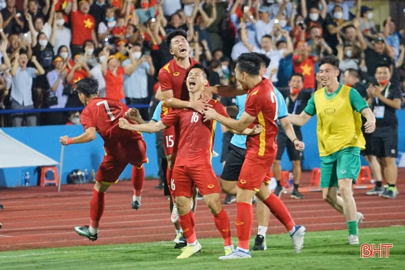 U23 Việt Nam 1 - 0 U23 Myanmar: Hùng Dũng đưa chủ nhà lên ngôi đầu bảng