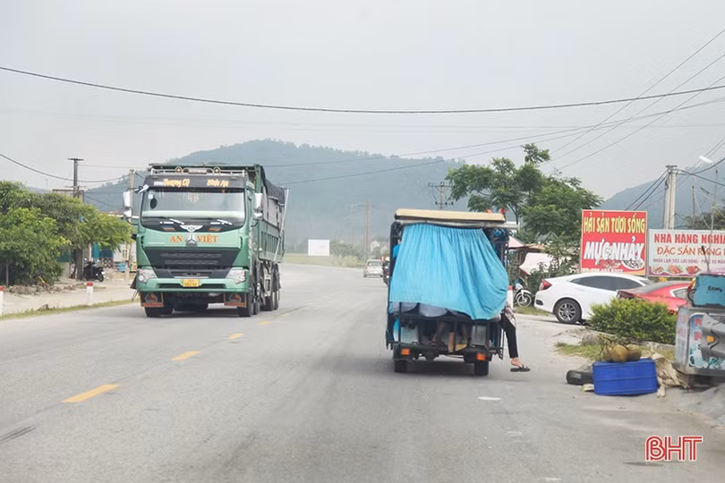 Bất an khi dùng xe điện đưa đón học sinh ở Cẩm Xuyên