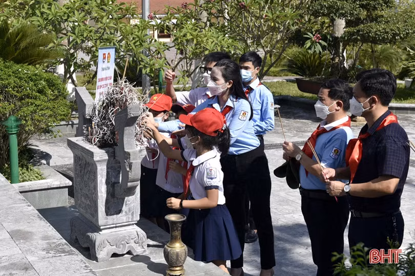 Tỉnh đoàn Hà Tĩnh tổ chức chương trình “81 mùa hoa Đội ta lớn lên cùng đất nước”