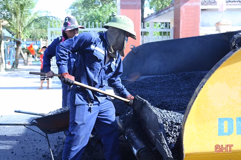 Khẩn trương thi công đường huyện 132 ở Cẩm Xuyên