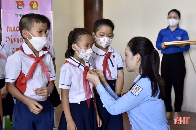 Tỉnh đoàn Hà Tĩnh tổ chức chương trình “81 mùa hoa Đội ta lớn lên cùng đất nước”